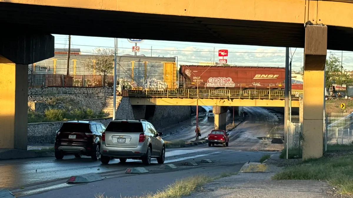 Reabren paso a desnivel de la Insurgentes tras lluvias