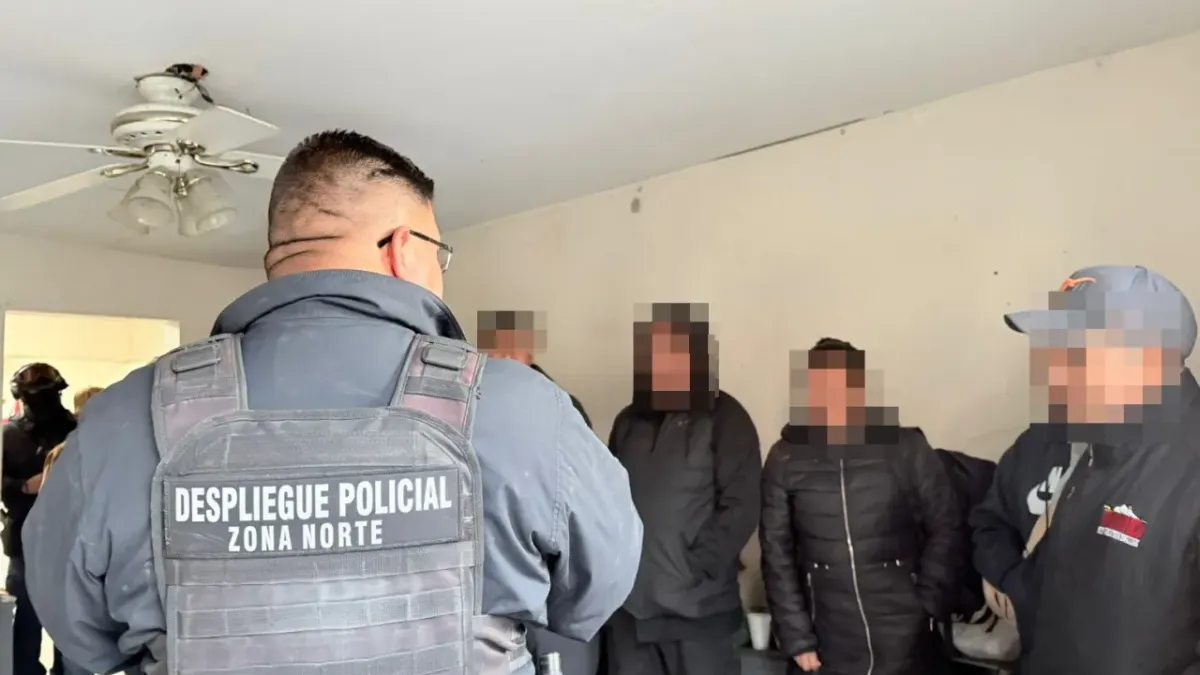 Escuchan gritos de auxilio y rescatan a 11 migrantes secuestrados en Juárez