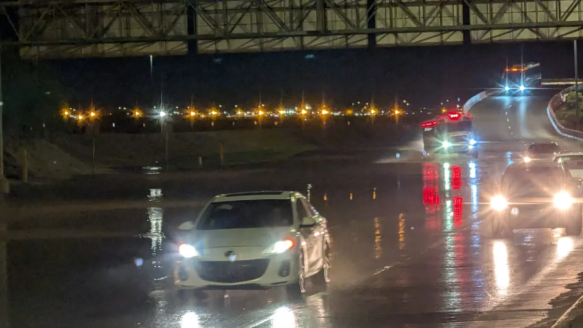 Cierran tres vialidades en Juárez por desbordamiento del río Bravo