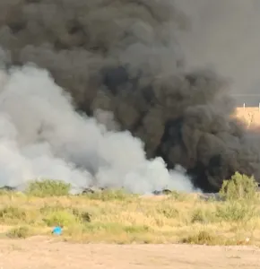 Incendio en relleno sanitario moviliza a bomberos y Protección Civil