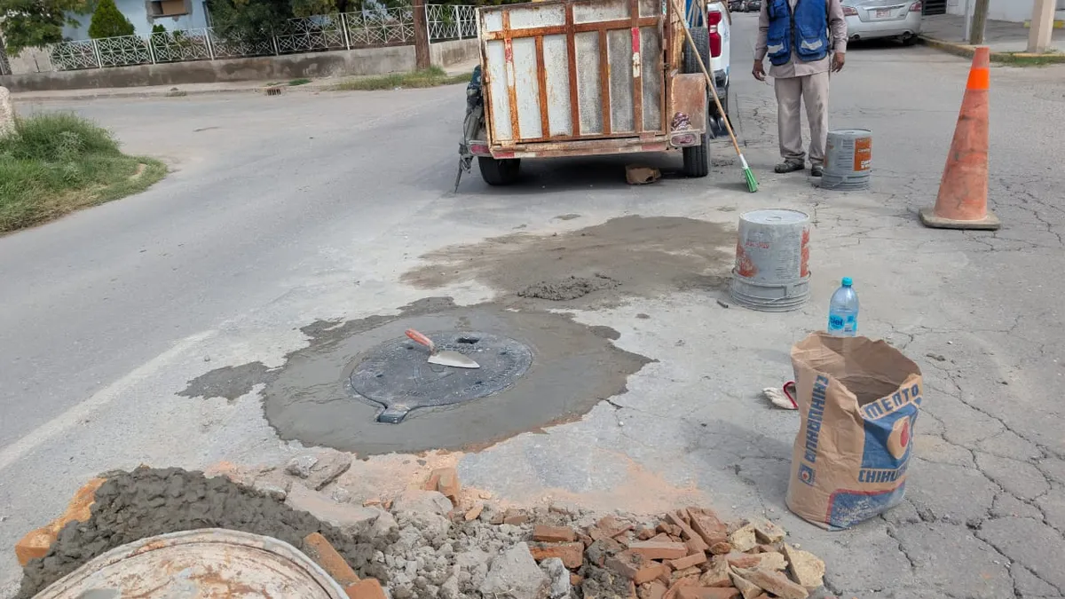 Atiende JMAS reporte de alcantarilla abierta en la Vicente Guerrero