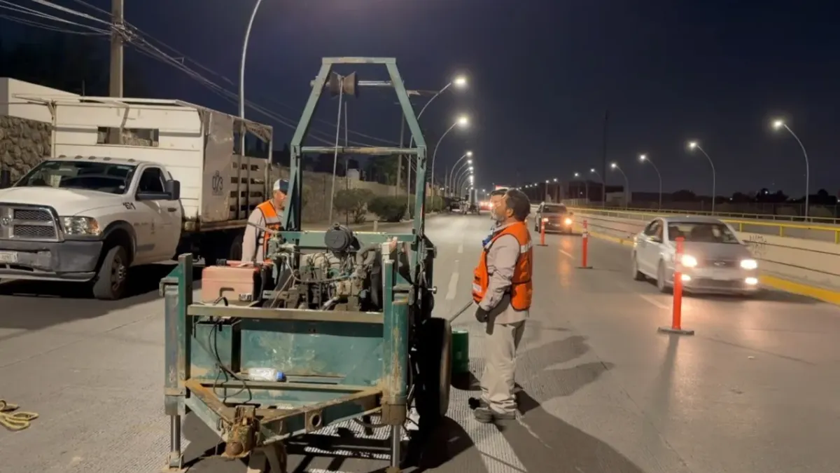 Limpia JMAS colector en Teófilo Borunda para evitar fallas sanitarias