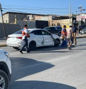 Conductor omite alto y provoca choque en la Carlos Amaya