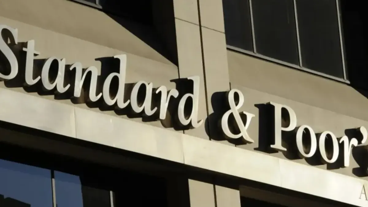 Alerta S&P sobre déficit fiscal y deuda pública en México