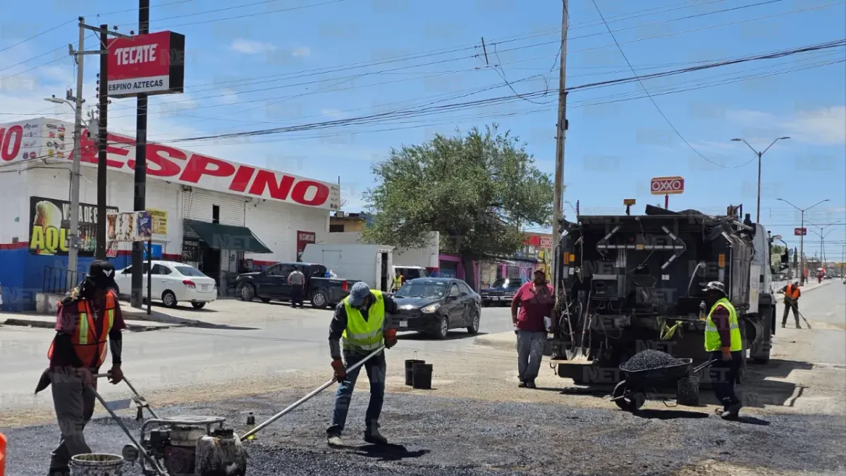 Atiende Municipio zona dañada por baches en avenida de los Aztecas