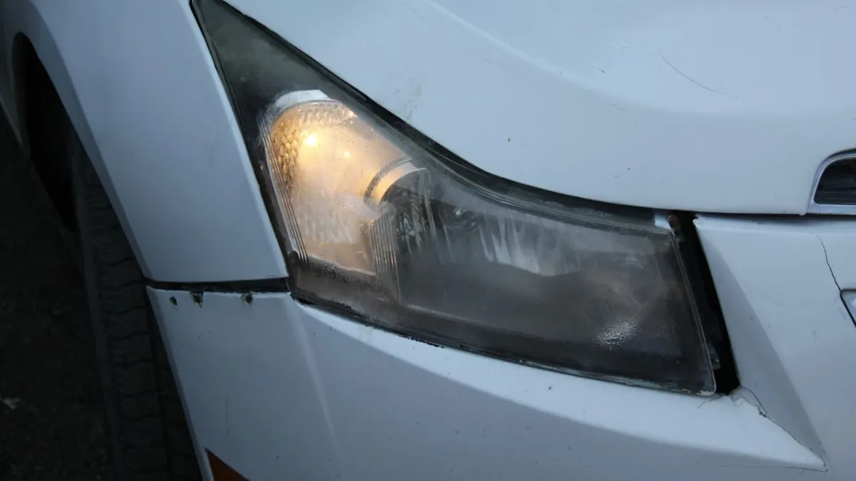 Explica Seguridad Vial el uso correcto de las luces direccionales