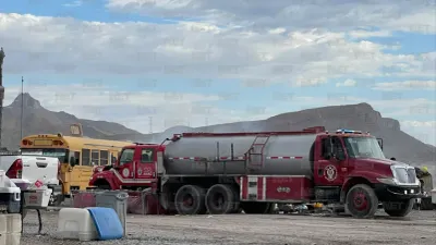 Cumplen Bomberos cerca de 48 horas combatiendo incendio de recicladora