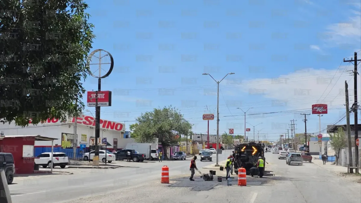 Atiende Municipio zona dañada por baches en avenida de los Aztecas