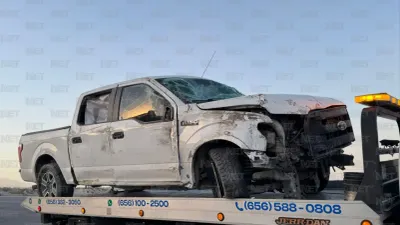 Huye ebrio tras volcadura en Camino Real; abandona a dos mujeres heridas