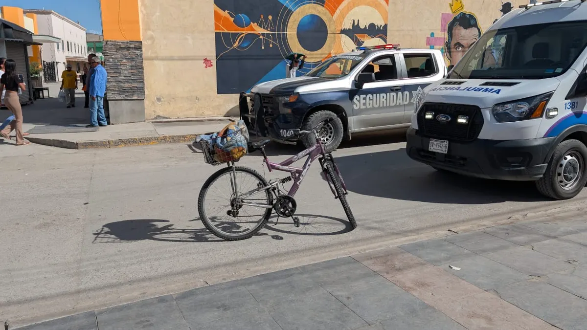 Atropella camioneta a ciclista de la tercera edad en el Centro