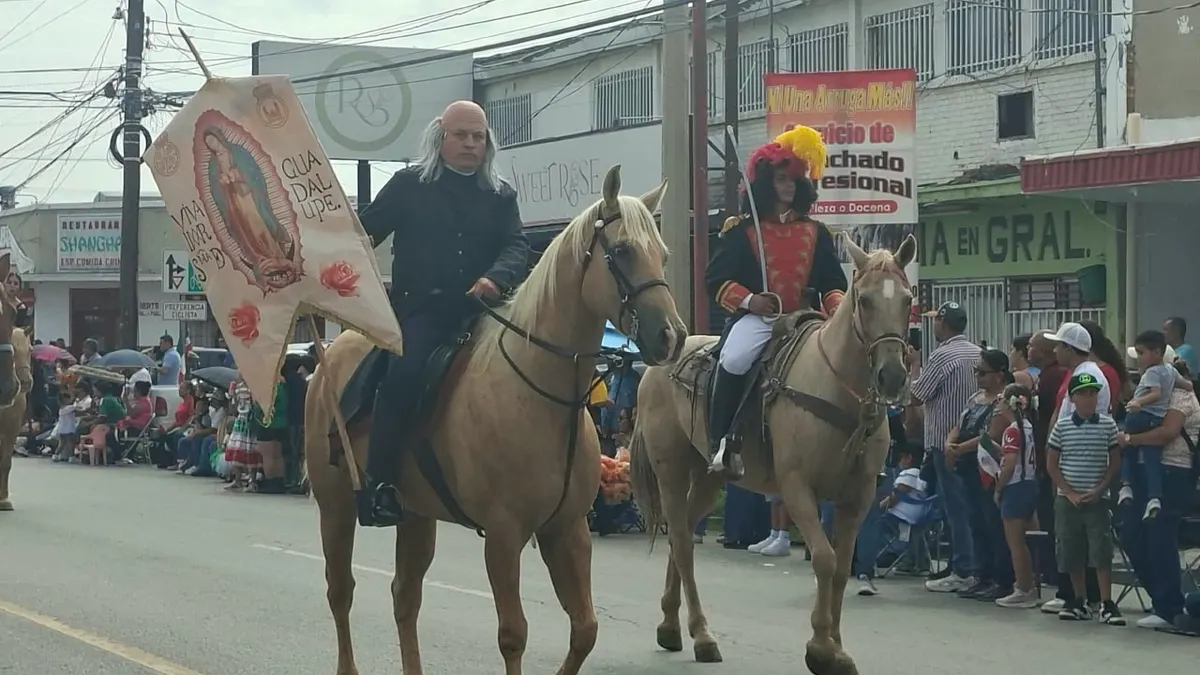 Reúne desfile de Independencia a 18 mil juarenses