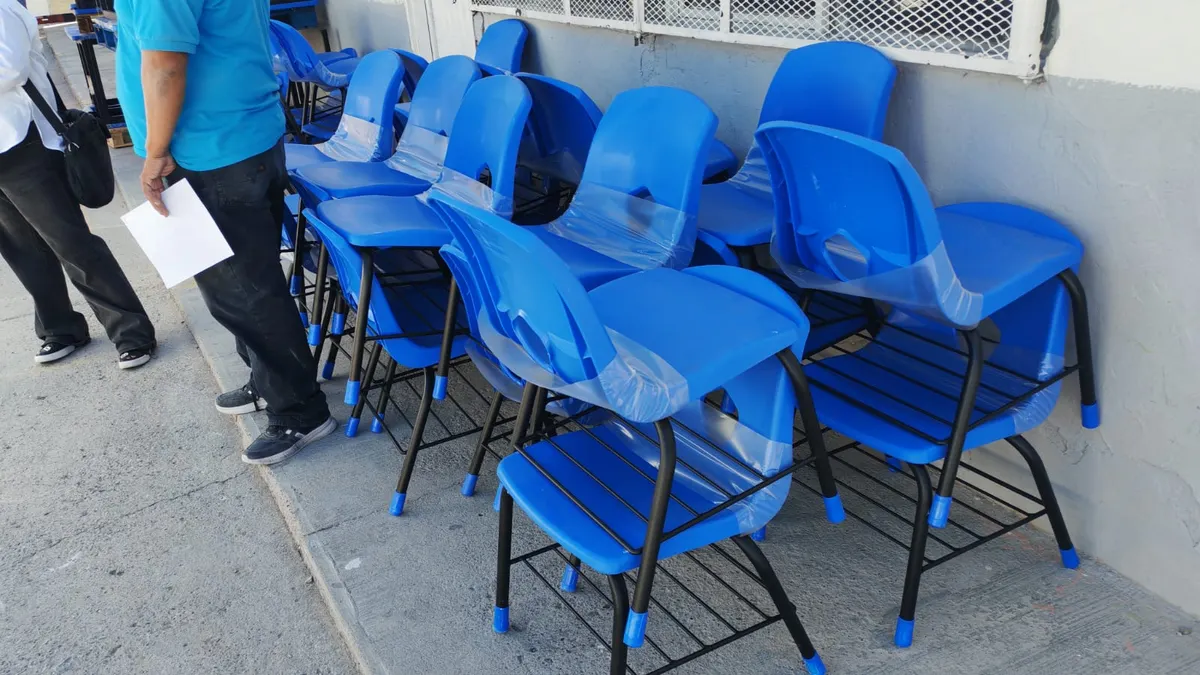 Entregan materiales de construcción a 12 escuelas de Juárez