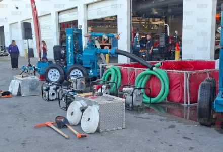Recibe Protección Civil dos motobombas para reforzar atención a inundaciones