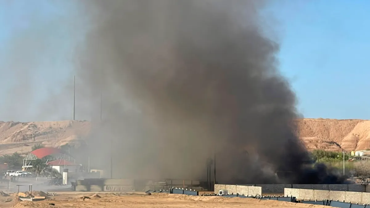 Incendio de llantas lleva más de 7 horas y el humo se extiende por la ciudad