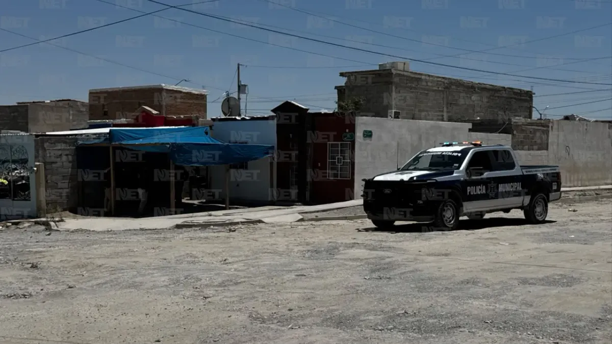 Dejan corona fúnebre con amenaza afuera de vivienda en Las Gladiolas