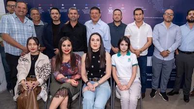 Reúne Jáuregui a empresarios de Chihuahua para hablar de economía y servicios