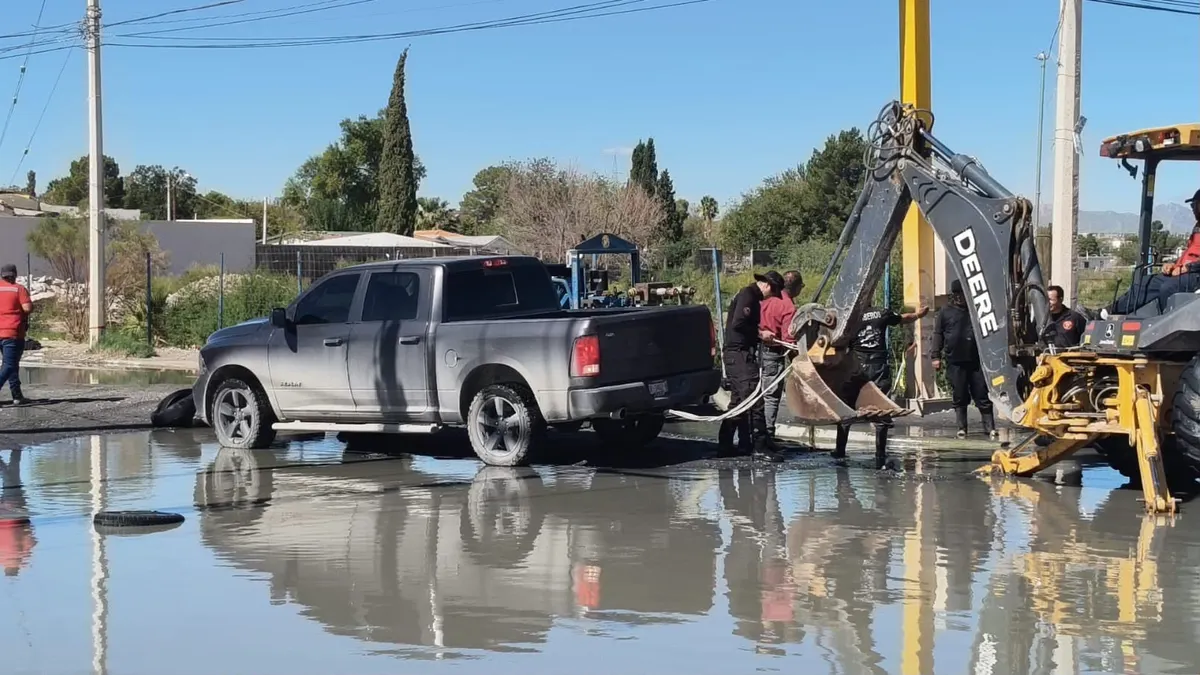 Atienden encharcamientos en carretera Juárez-Porvenir