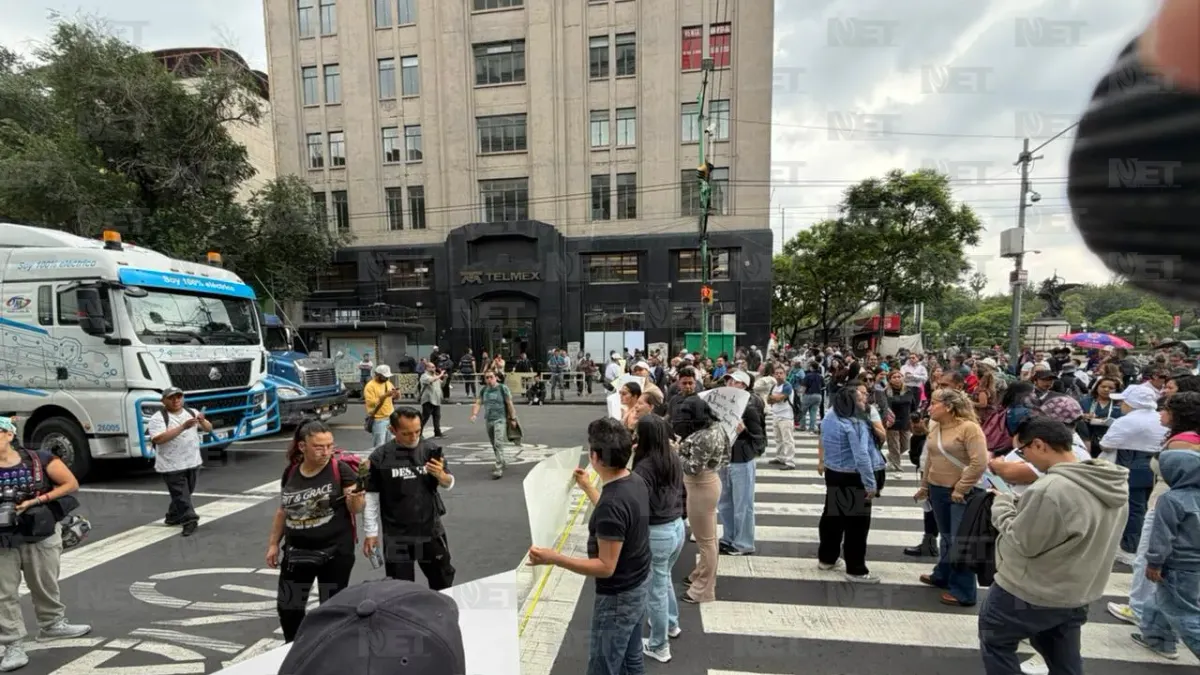 Comerciantes protestan por vallas en el Centro Histórico de la CDMX