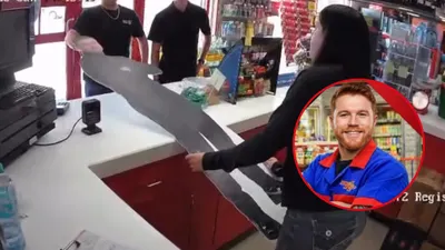 Después de hacerse viral, joven regresa cartón del ‘Canelo’ que se robó en Del Río