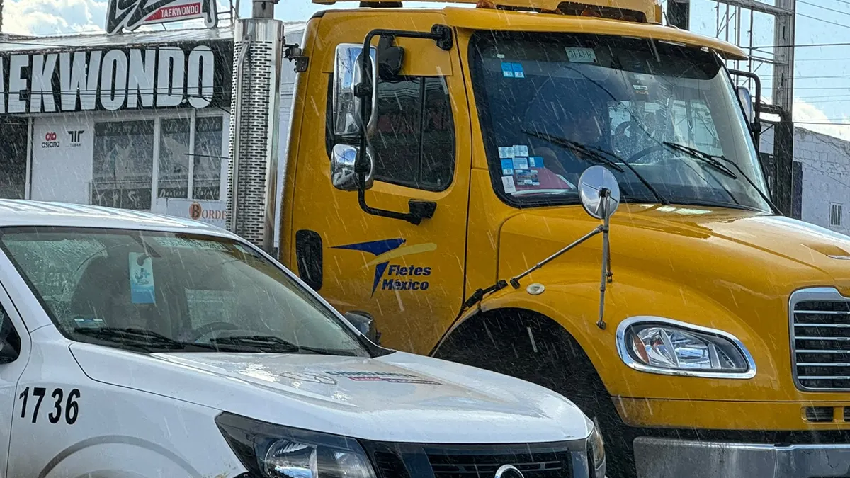 Lluvia inesperada deja encharcamientos en el sur de Juárez