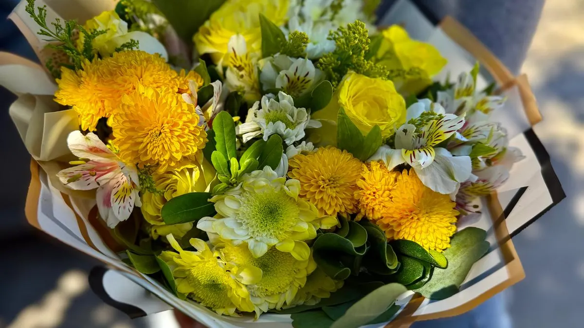 Flores amarillas llenan los cruceros de Juárez por tendencia viral