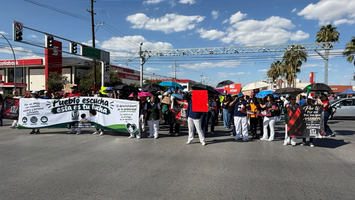 Marcha personal del Hospital 6 del IMSS por el Pronaf y López Mateos