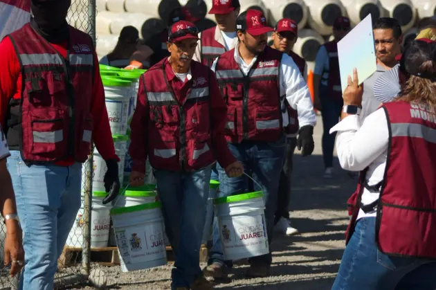 Entrega Municipio kits de impermeabilizante a 200 familias