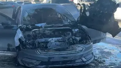 Se incendia auto en bulevar Manuel Gómez Morín; conductora sale ilesa
