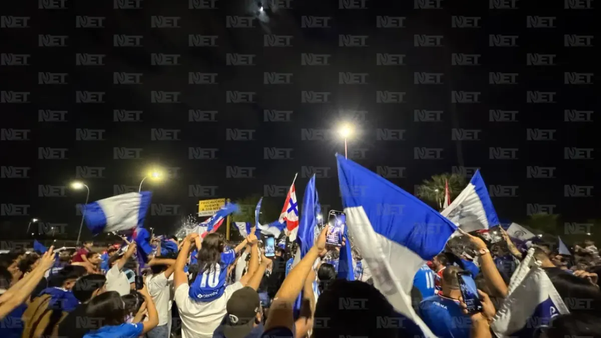 Se reúnen juarenses en la Megabandera para celebrar campeonato del Cruz Azul