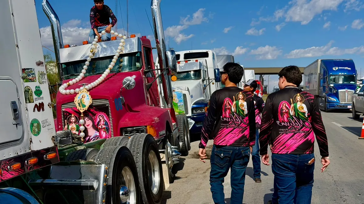 Caravana de tráileres llega a capilla del kilómetro 30 por San Judas Tadeo