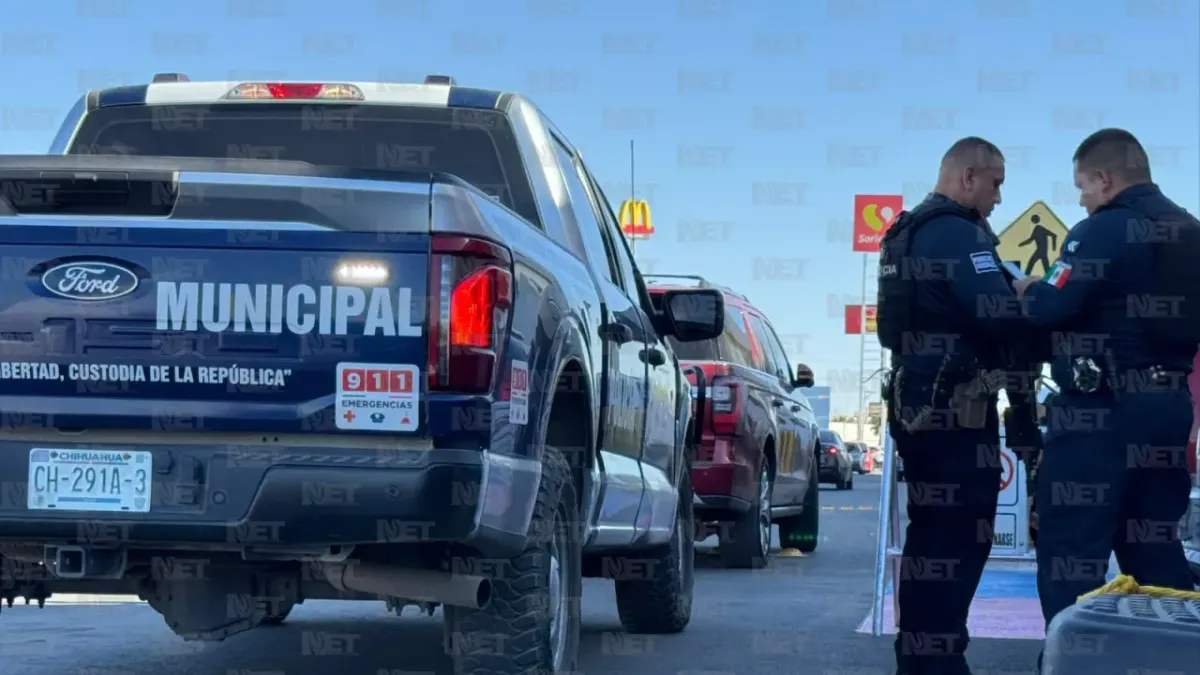 Fallece adulto mayor en estacionamiento de centro comercial