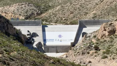 Protege presa al norponiente de Juárez al retener 400 millones de litros de lluvia