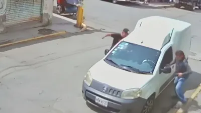Presunto asaltante finge vender dulces y apuñala a joven en Edomex