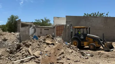 Demuelen 3 casas más en Anapra como parte de operativo fronterizo