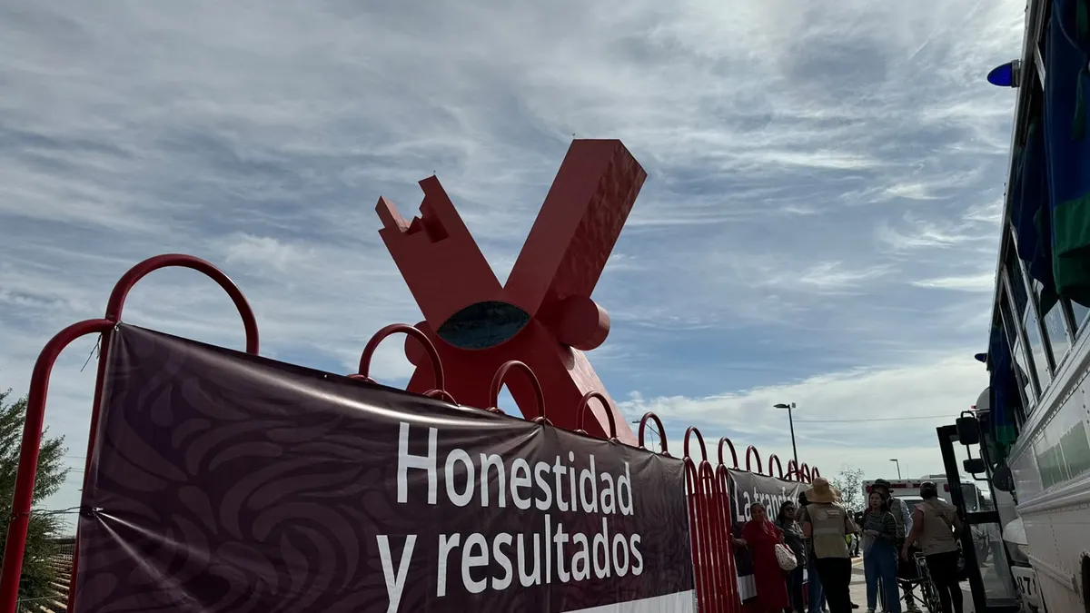 Celebran adultos mayores informe de Sheinbaum en Plaza de la Mexicanidad