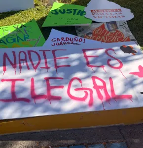 Manifestantes reclaman justicia por tragedia del INM en audiencia de Garduño
