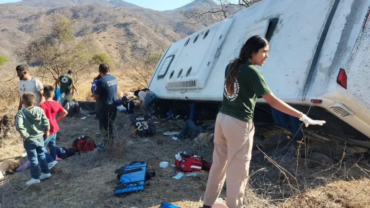 Accidente de autobús en Nayarit deja 11 muertos y 16 heridos