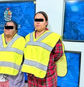 Riña vecinal termina en homicidio; presentan a 3 detenidas