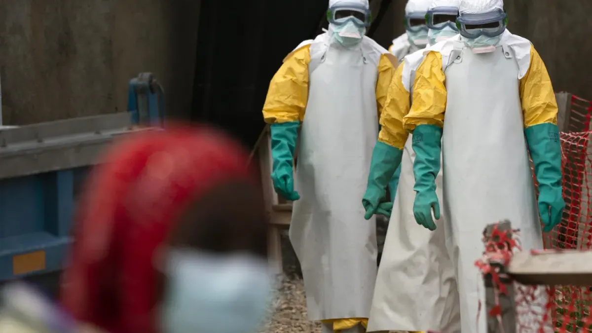 Declara OMS emergencia internacional por rara variante de ébola