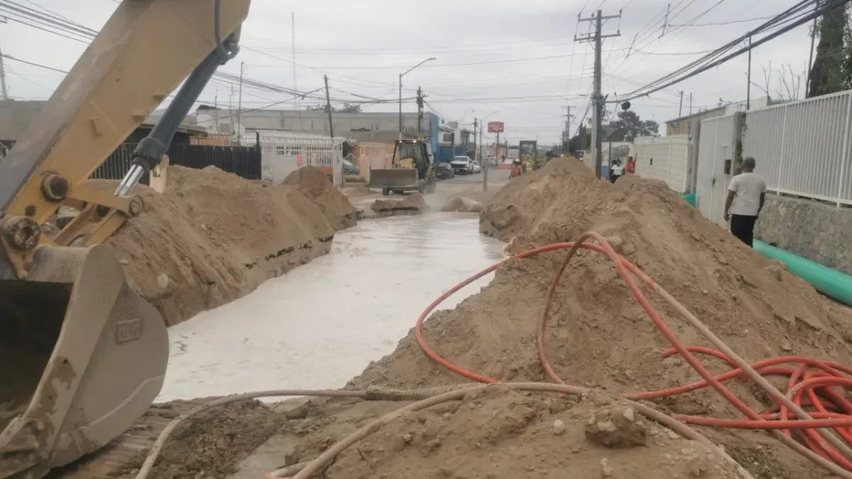Cierran calle Valentín Fuentes por hundimiento