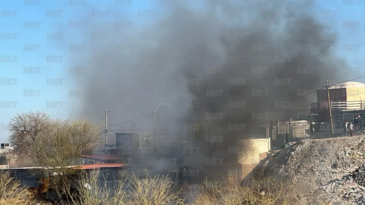 Arde maleza en la colonia 6 de Mayo