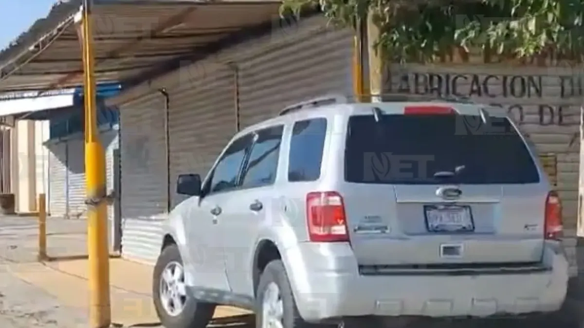Autos y escombro, lo que más obstruye las banquetas de Juárez