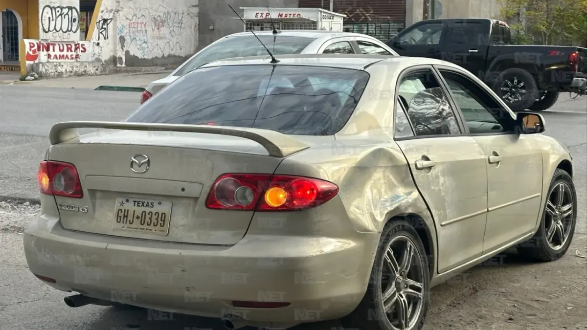 Choca contra Nissan tras dar vuelta de manera imprudente