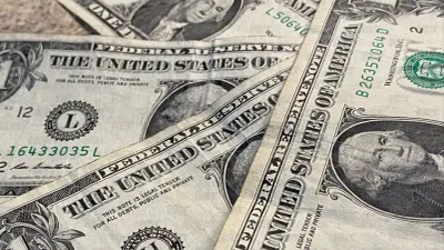 Dólar baja 20 centavos frente al peso este jueves