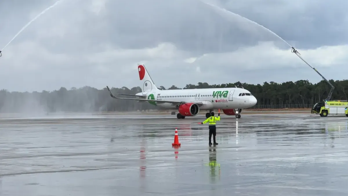 Llega primer vuelo comercial a aeropuerto de Tulum