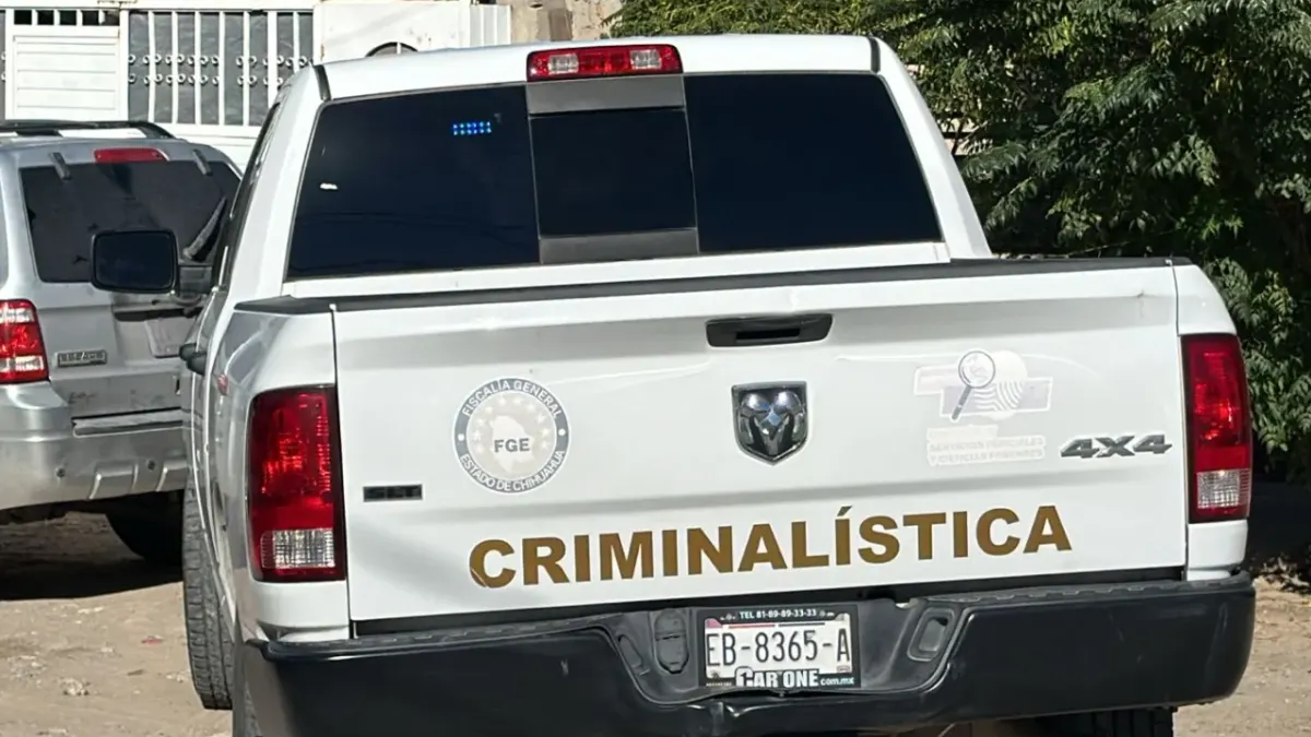 Le balean camioneta Silverado en colonia Porfirio Silva