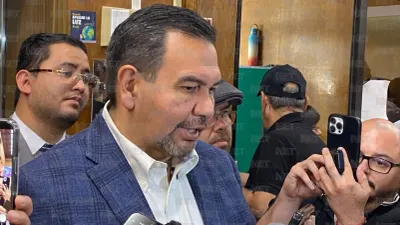 Defiende alcalde marcha de Morena y exige cuentas a gobernadora