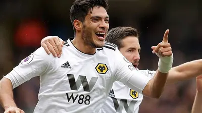 Firma Raúl Jiménez con Wolverhampton previo a debut de México en Mundial