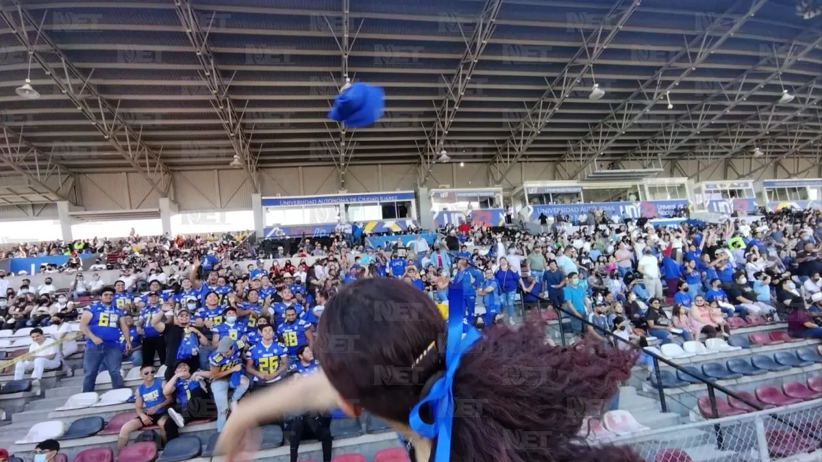 Llegan juarenses al estadio olímpico a celebrar la Universiada 2022