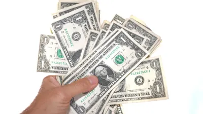 Dólar registra aumento de 10 centavos este martes
